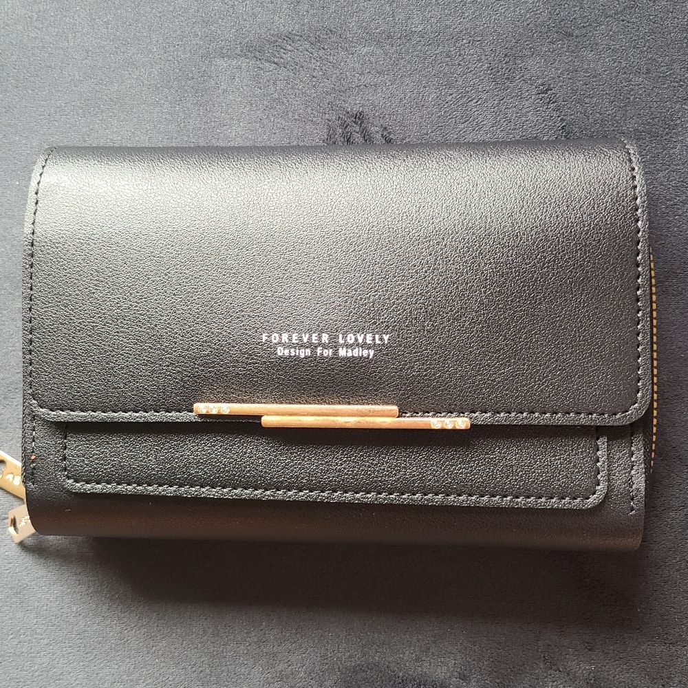 Forever Lovely cellphone crossbody purse - black